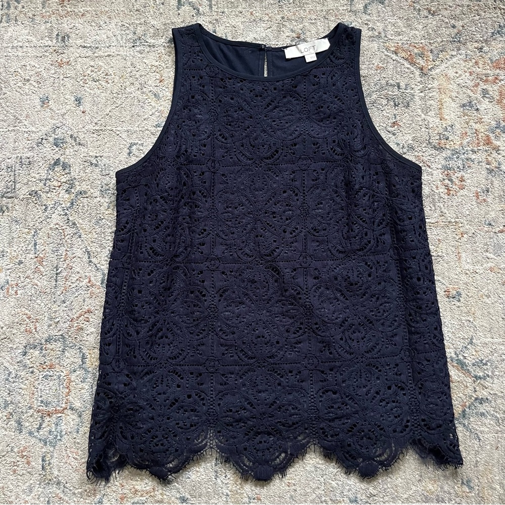Loft lace shell tank in navy